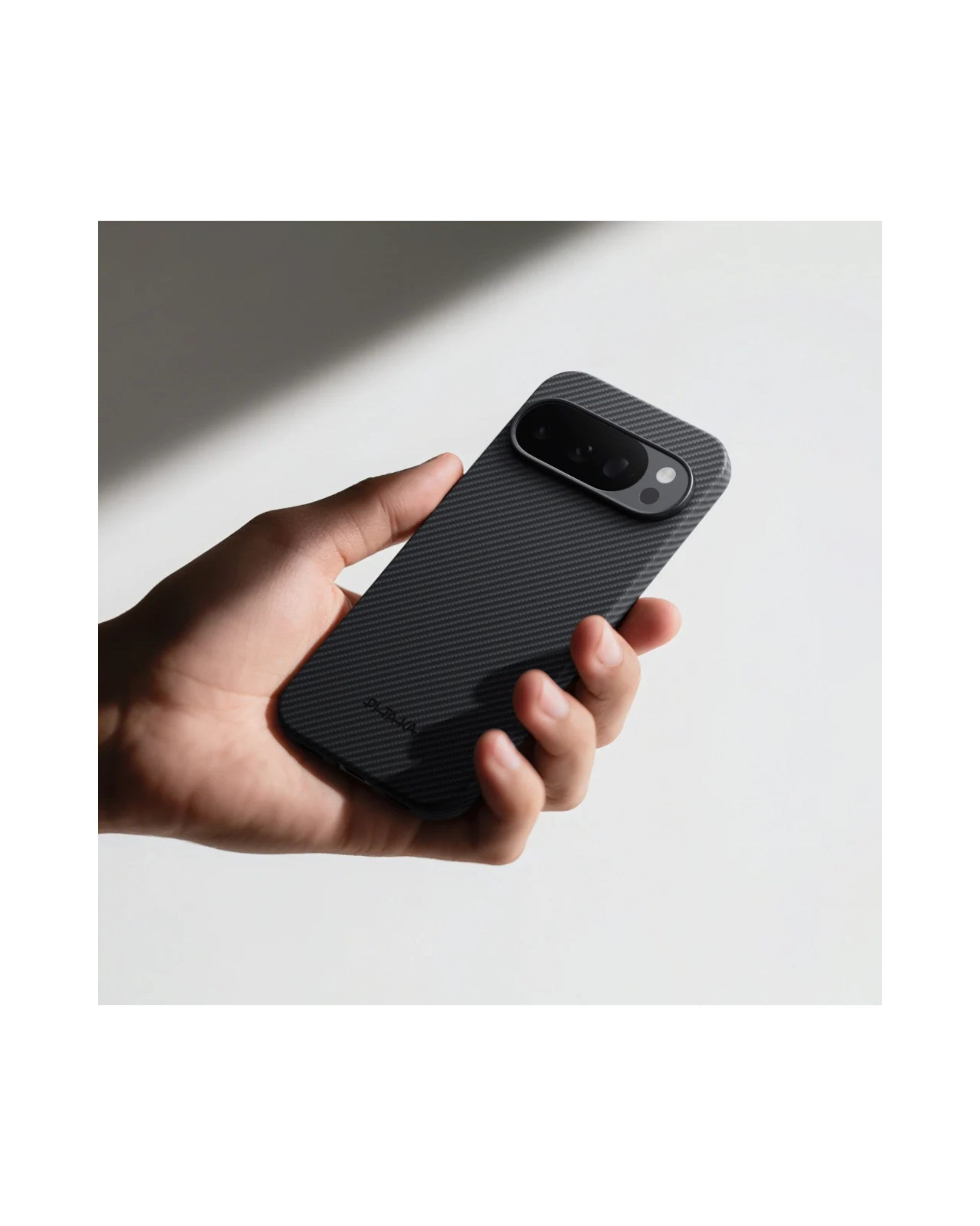 Google Pixel 10 Pro | Black\Grey | מגן הקרבון הדק והקל בעולם | PITAKA - פיטאקה