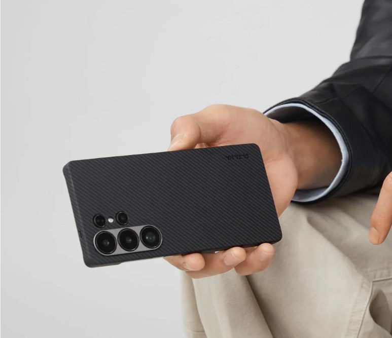 S25 - Black | מגן הקרבון הדק והקל בעולם | PITAKA - פיטאקה