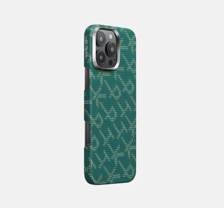 מגן הקרבון הדק והקל בעולם | PITAKA - פיטאקה - Iphone 16 Pro - Green/Gold