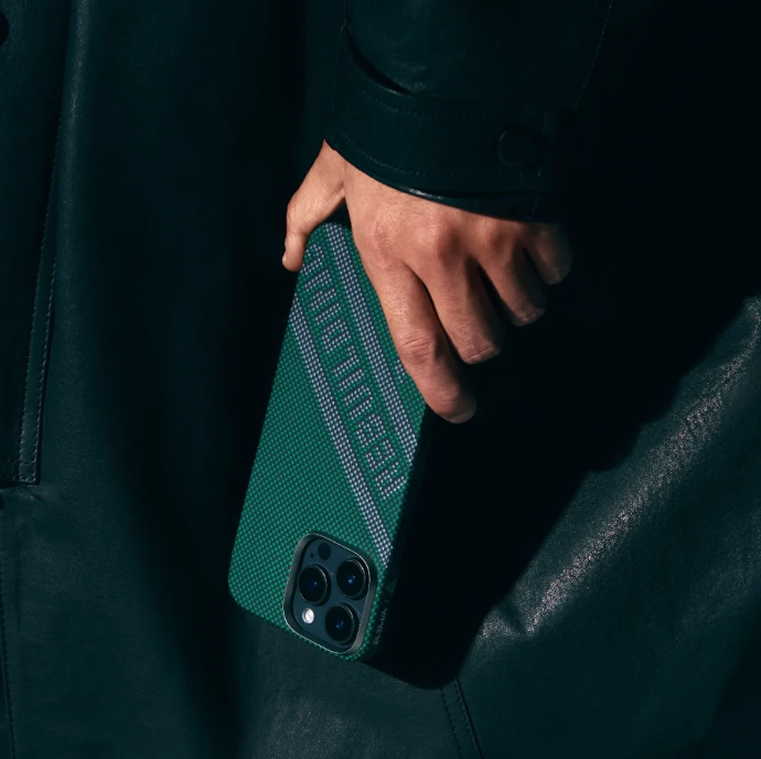 Iphone 16 Pro Max | REfifing מגן הקרבון הדק והקל בעולם | PITAKA - פיטאקה