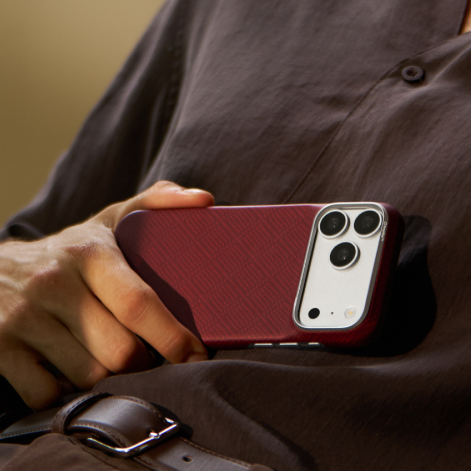 iPhone 18 Pro | Burgundy מגן הקרבון הדק והקל בעולם | PITAKA - פיטאקה