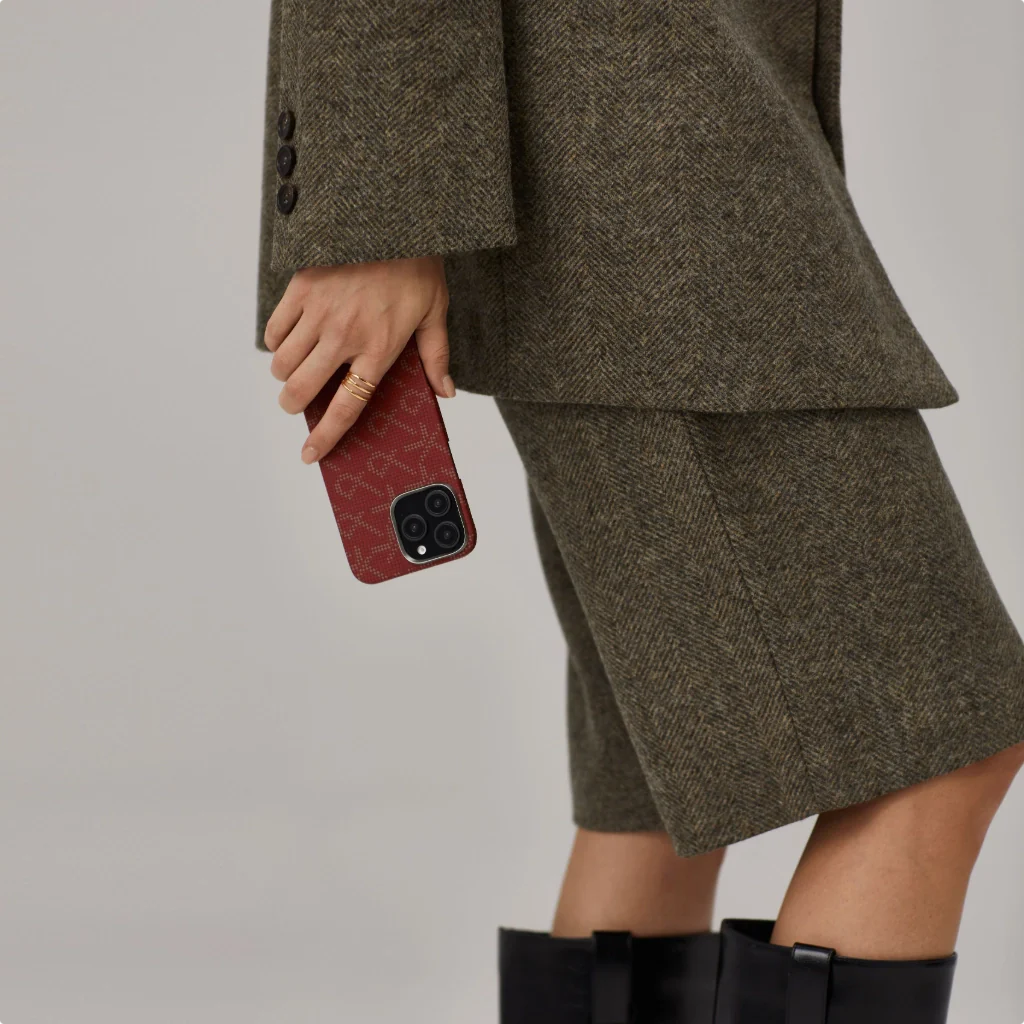 Iphone 16 Pro - RED/GOLD | מגן הקרבון הדק והקל בעולם | PITAKA - פיטאקה