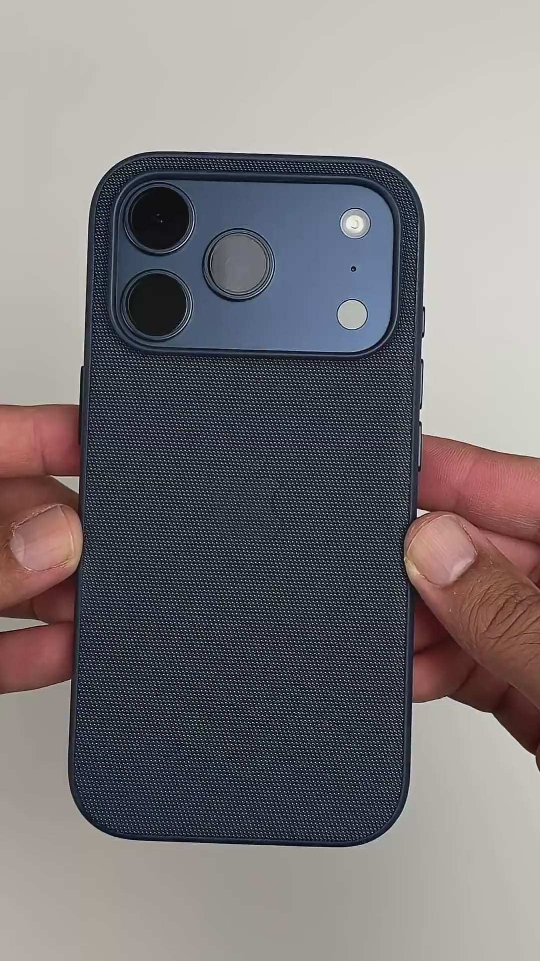 כיסוי מקורי לאייפון 17 פרו | תומך Magsafe | TechWoven | APPLE | Black