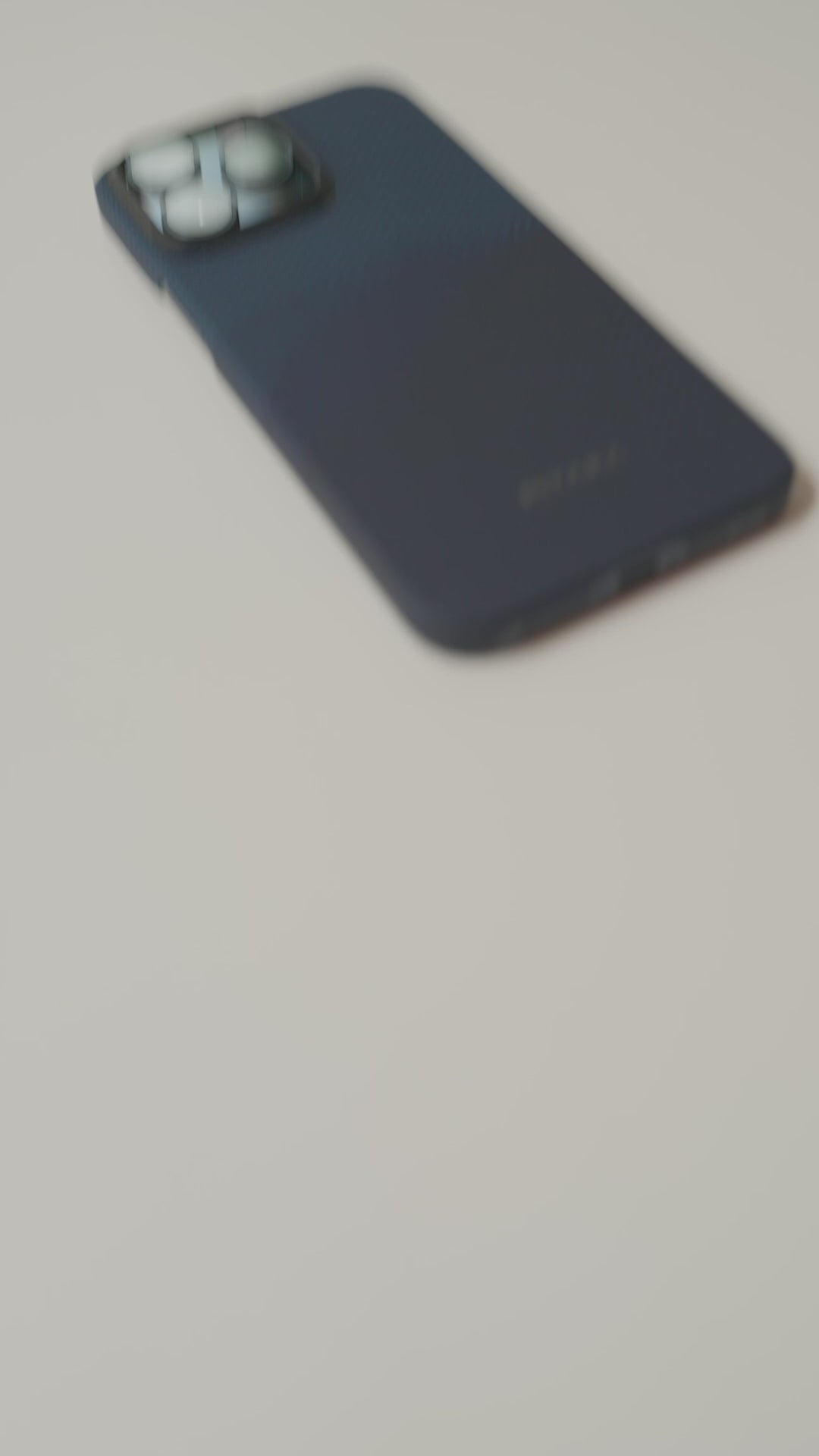 מגן הקרבון הדק והקל בעולם | PITAKA - פיטאקה - Iphone 15 Pro StarPeak