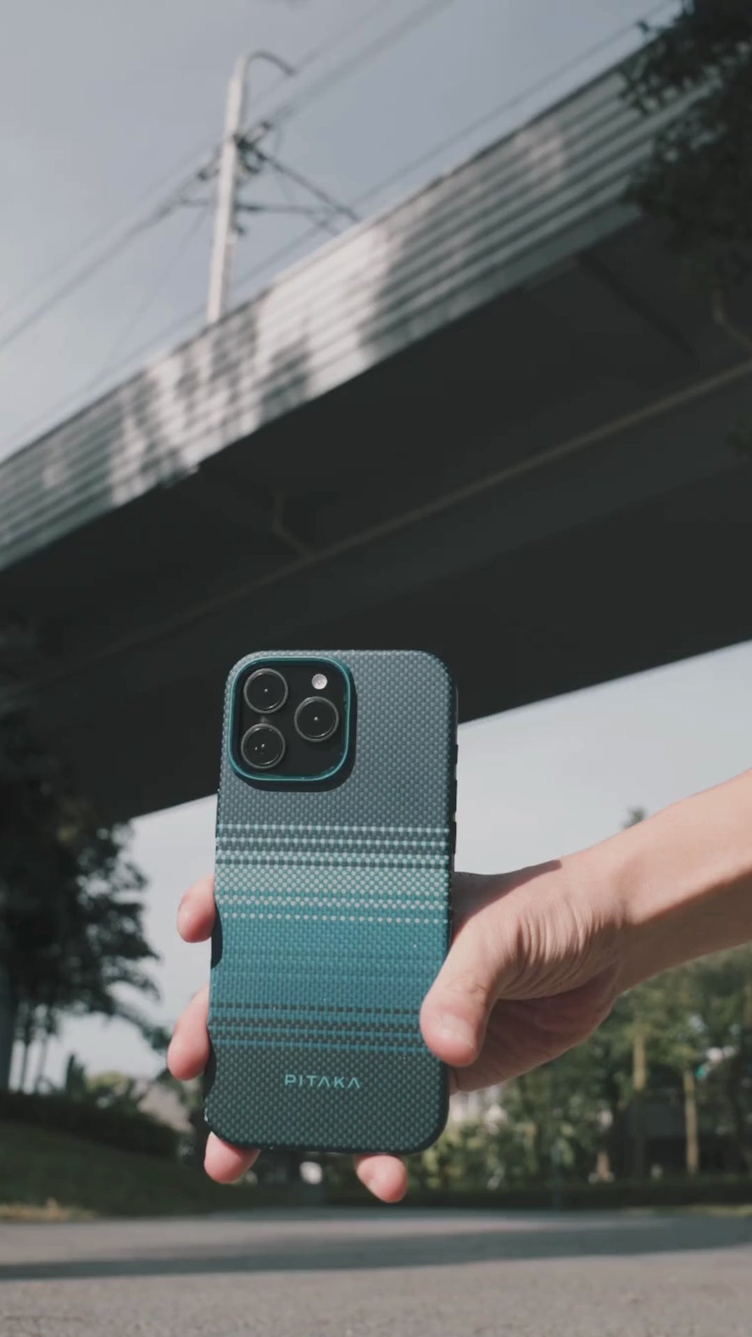 מגן הקרבון הדק והקל בעולם | PITAKA Protective - פיטאקה - Iphone 15 pro max  - blue