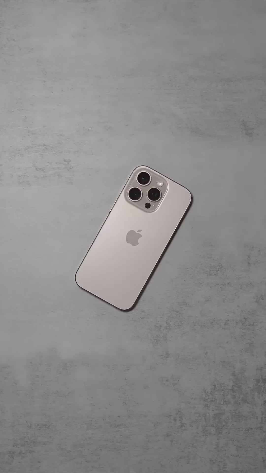 מגן הקרבון הדק והקל בעולם | PITAKA - פיטאקה - Iphone 16 Pro - RED/GOLD