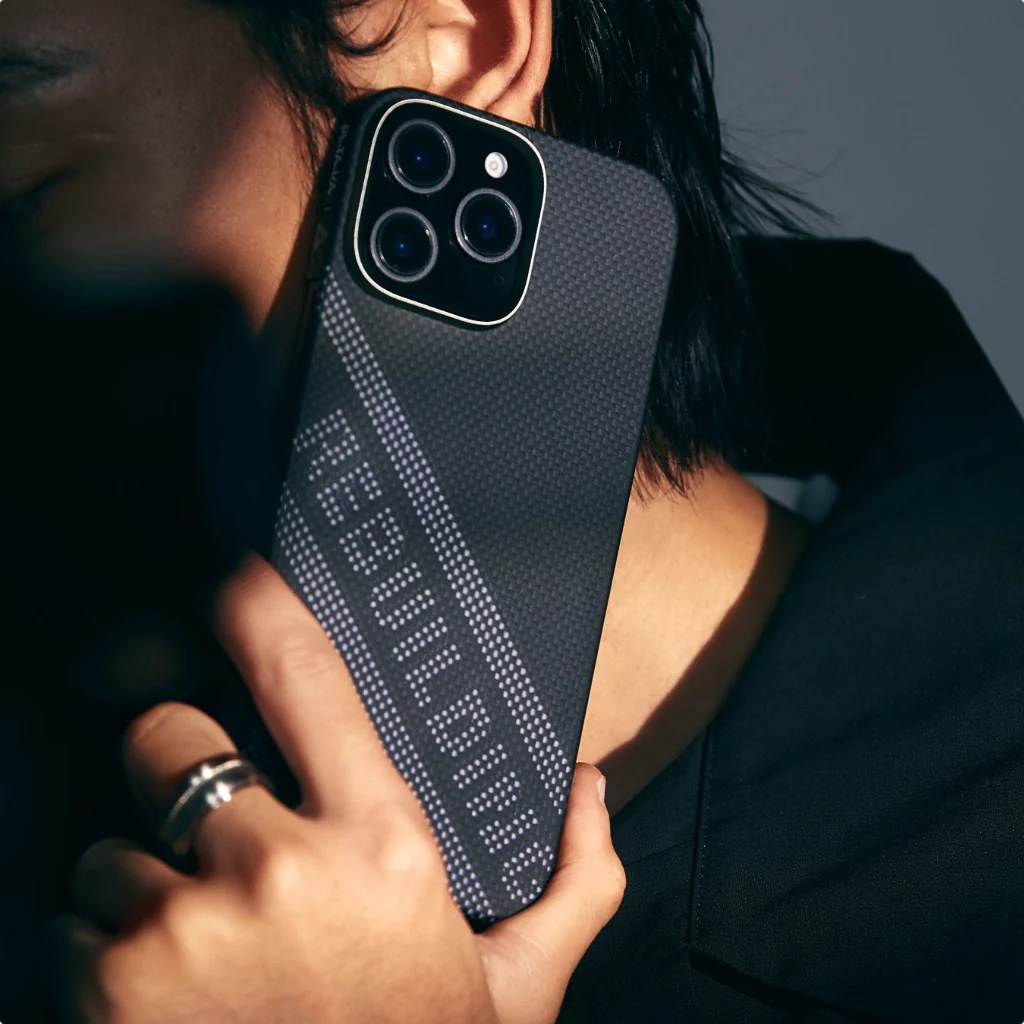 Iphone 16 Pro - REbulding | מגן הקרבון הדק והקל בעולם | PITAKA - פיטאקה