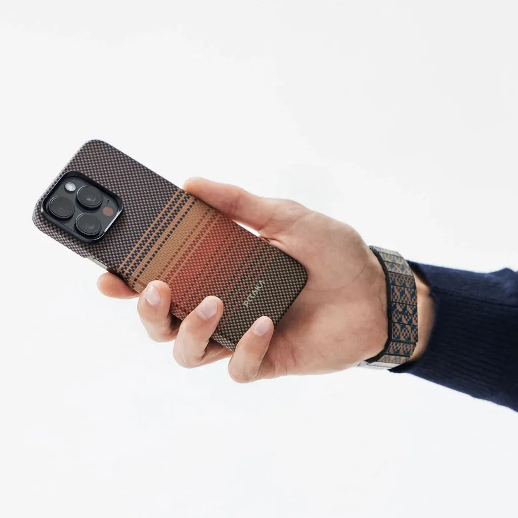 Iphone 15 Pro - Sunset | מגן הקרבון הדק והקל בעולם | PITAKA - פיטאקה