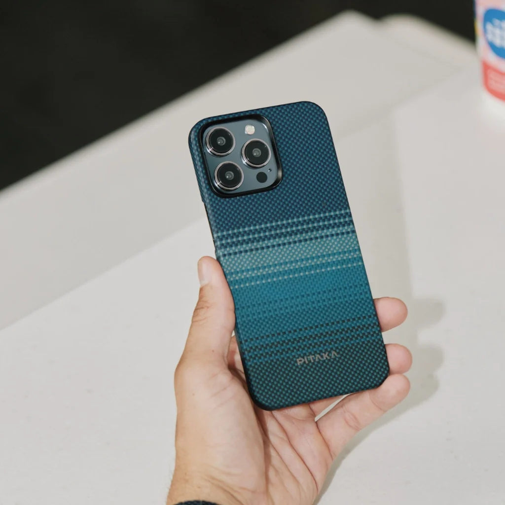 phone 15 Pro - Moonrise | מגן הקרבון הדק והקל בעולם | PITAKA - פיטאקה